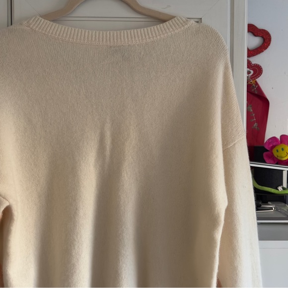 Sweaty Betty Recline Wool V Neck Sweater in Lily White Size Small - Picture 9 of 9